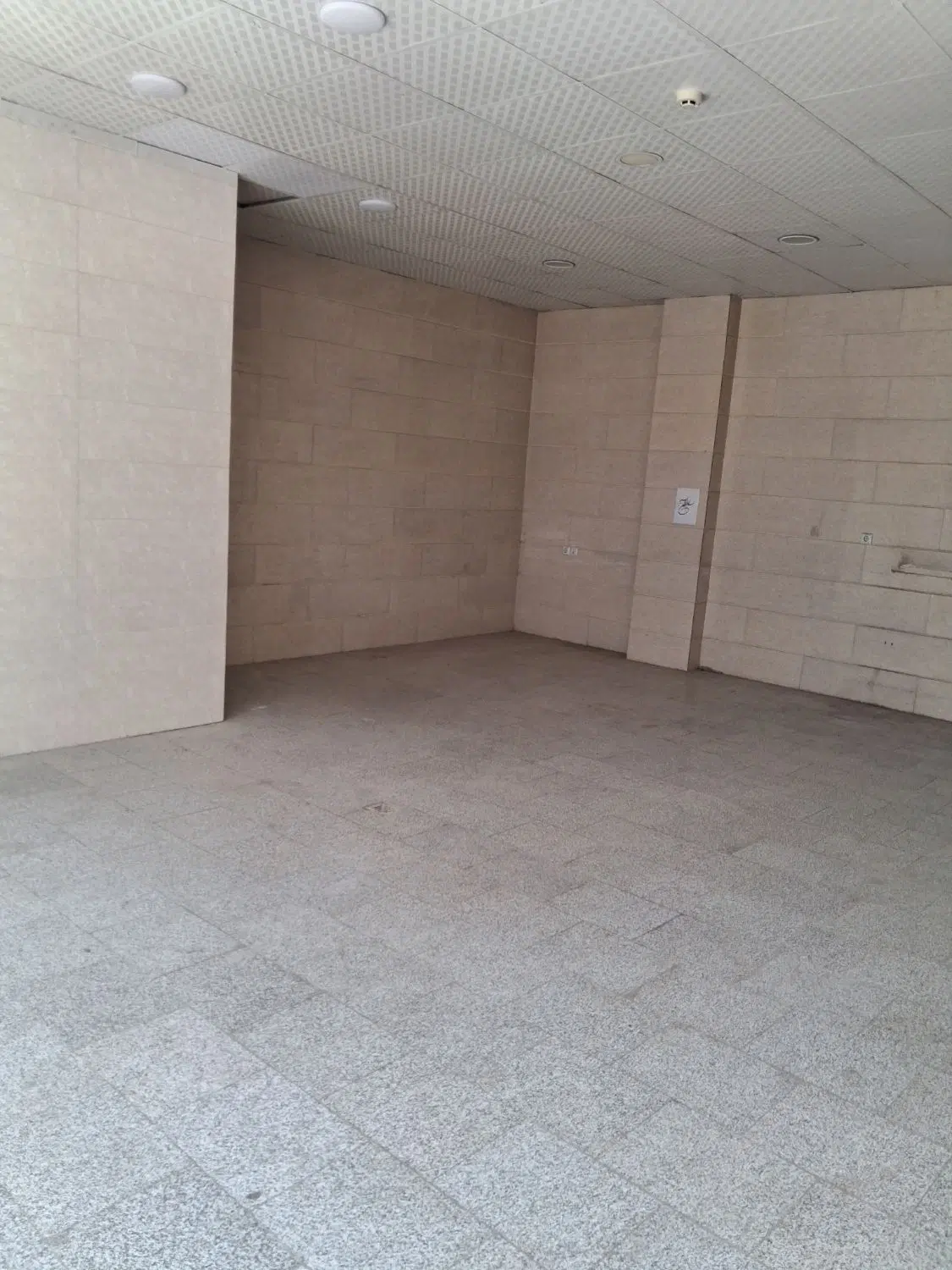 اجاره یک باب مغازه ۶۳ متری