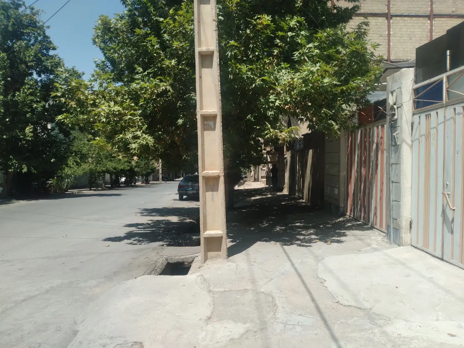 ویلایی اسدآبادی جلوی خیابان۲۰متری