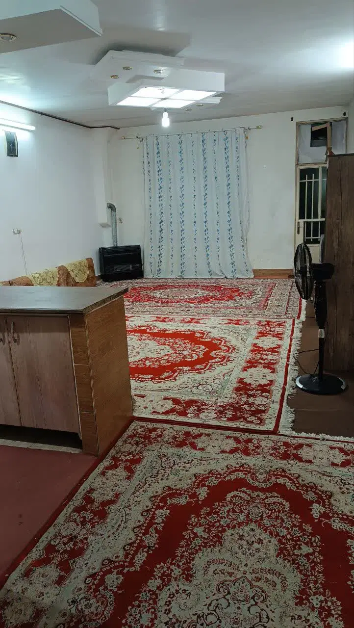 یک طبقه اپارتمان