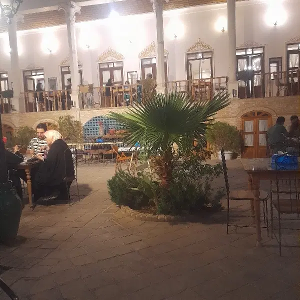 زمین ۲۱۰ متر