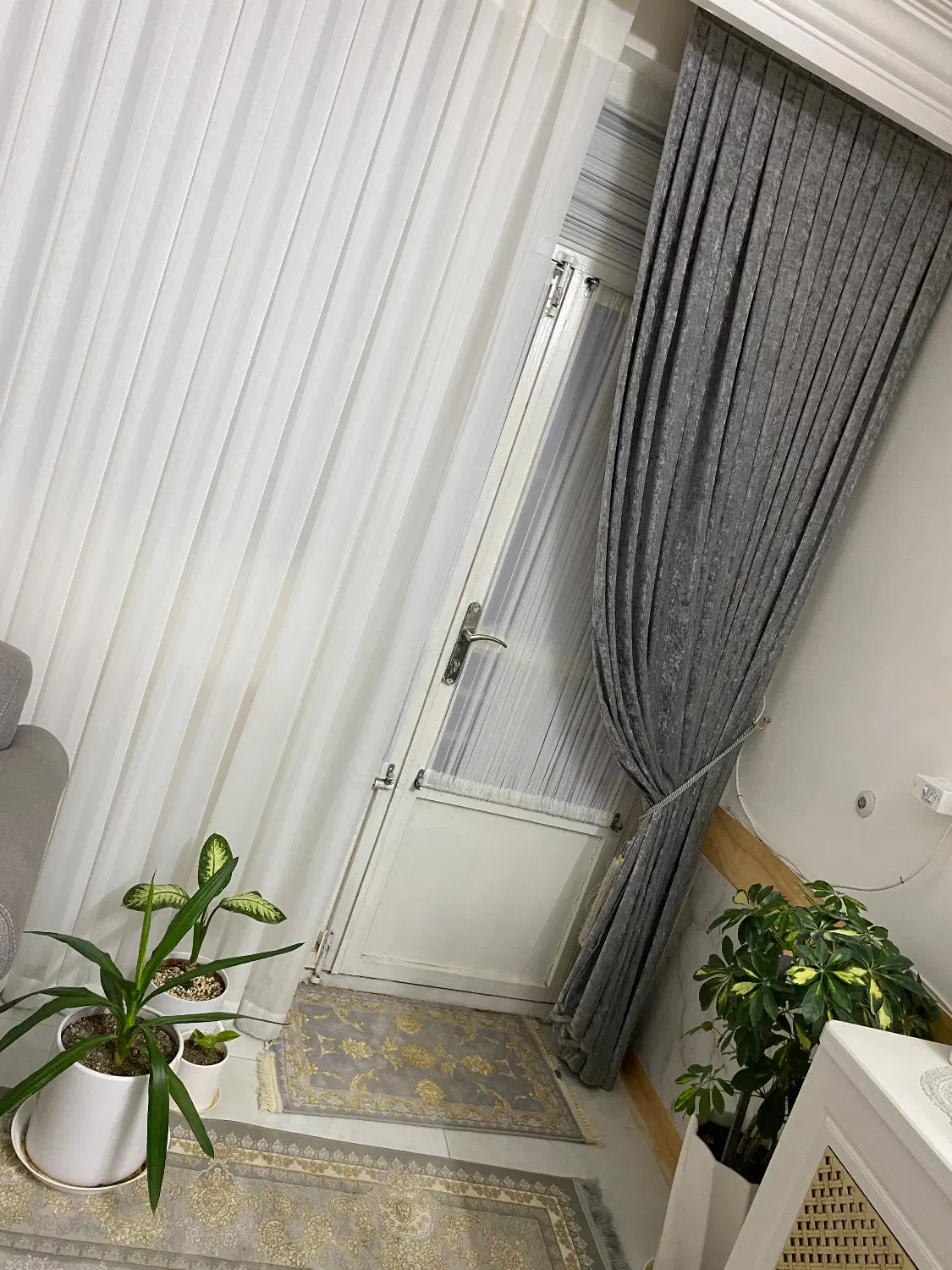طبقه همکف از دو طبقه مجزا فروشی