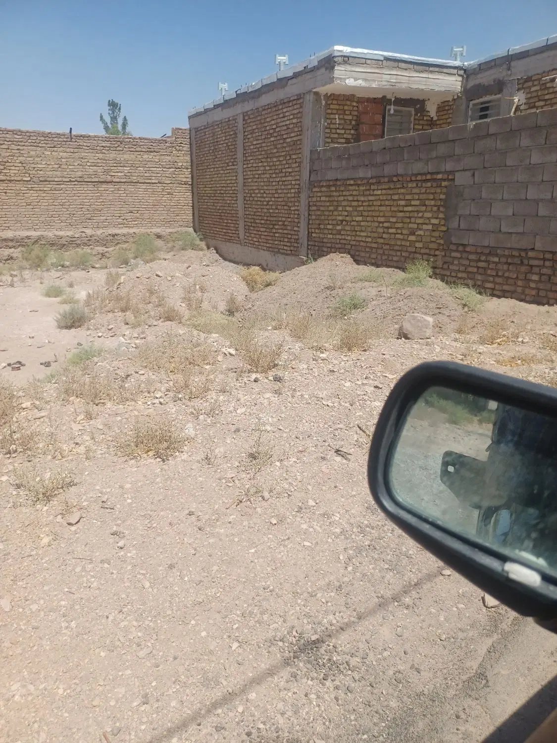 زمین فروشی