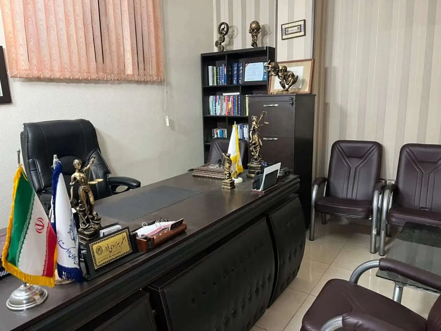 اجاره دفتر کار به صورت شراکتی 3نفره و اقتصادی