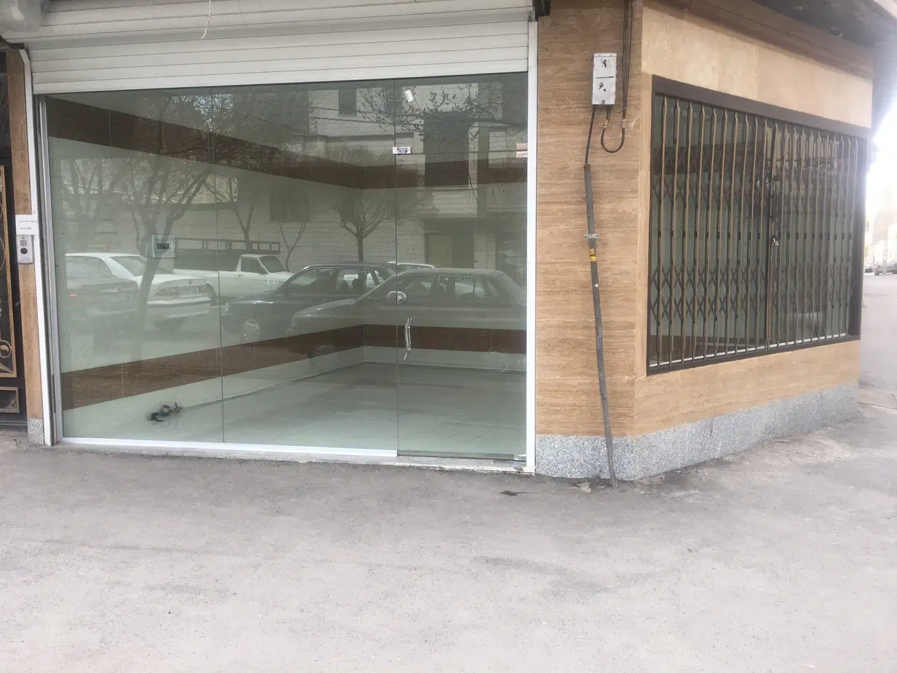 مغازه دو نبش قطران