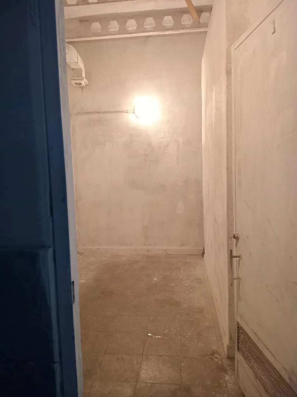 انباری ۱۴ متری در مرکز شهر