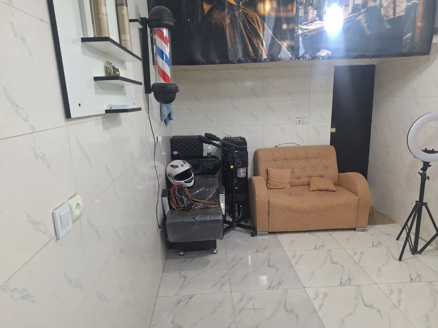 مغازه ۲۰ متری دارای سرویس آب برق گاز