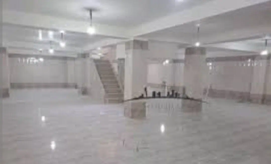 زیرزمین در ایرین خیابان اصلی