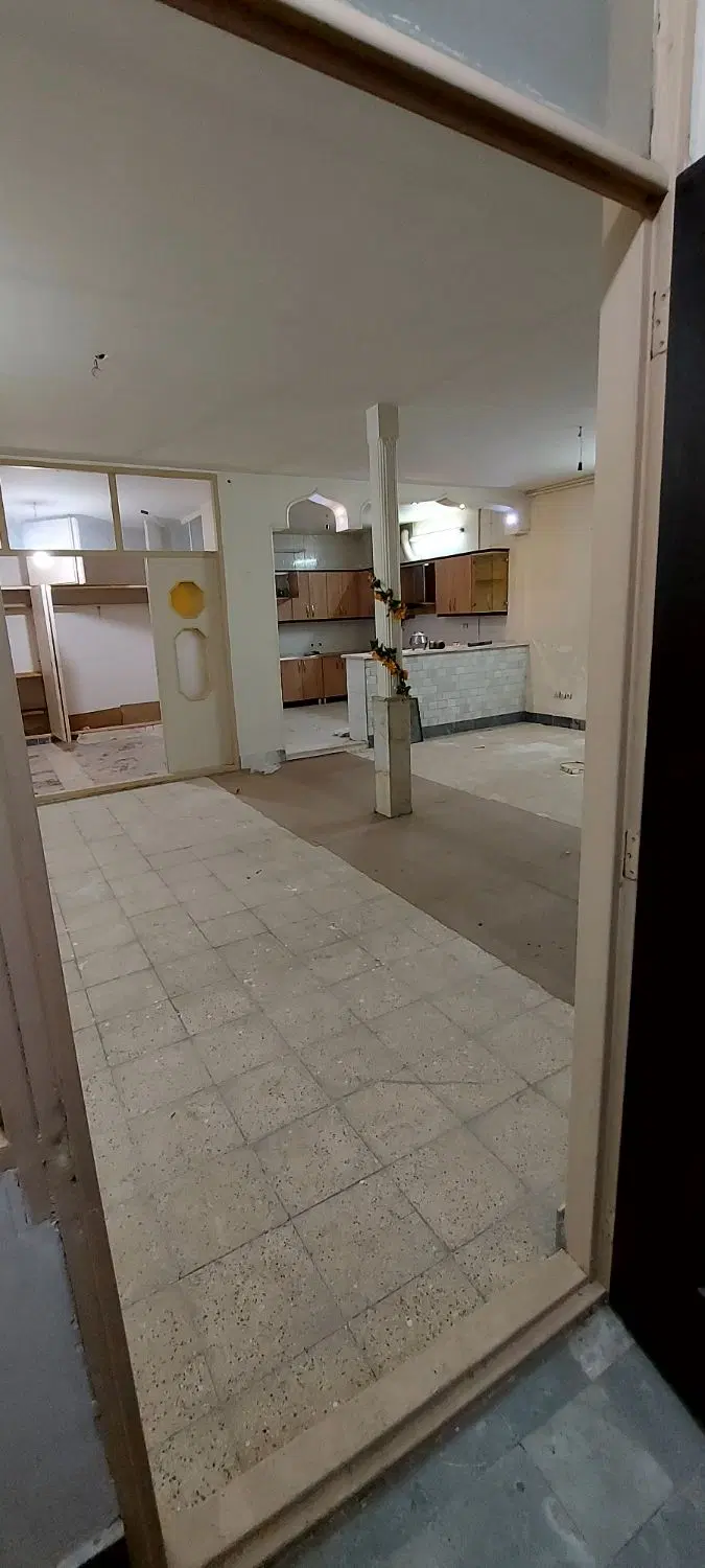 منزل دو طبقه ۱۶۰ متری بهمراه مغازه تجاری