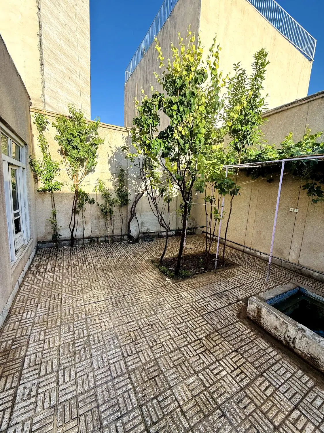 منزل ویلایی قدیمی جنوبی دربست 125 متر ضابط زاده