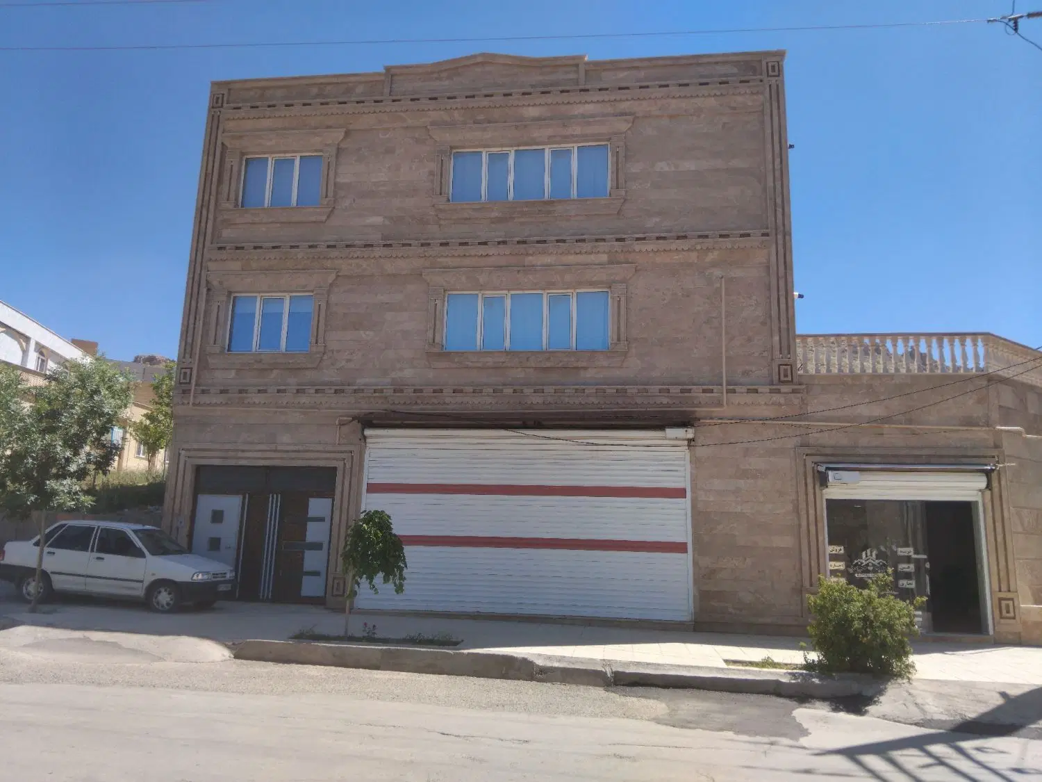 ۸۰ متر تجاری