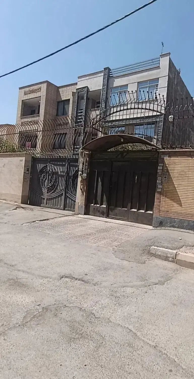 ویلایی دربست ۲۰۰ متری سه خوابه فاز۲بهارستان