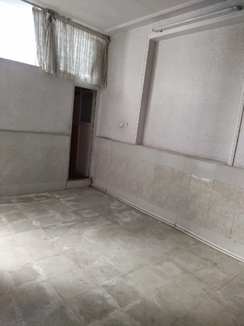 منزل  سندشش دانگ   ۶۳متری پشت بر کوچه ده متری