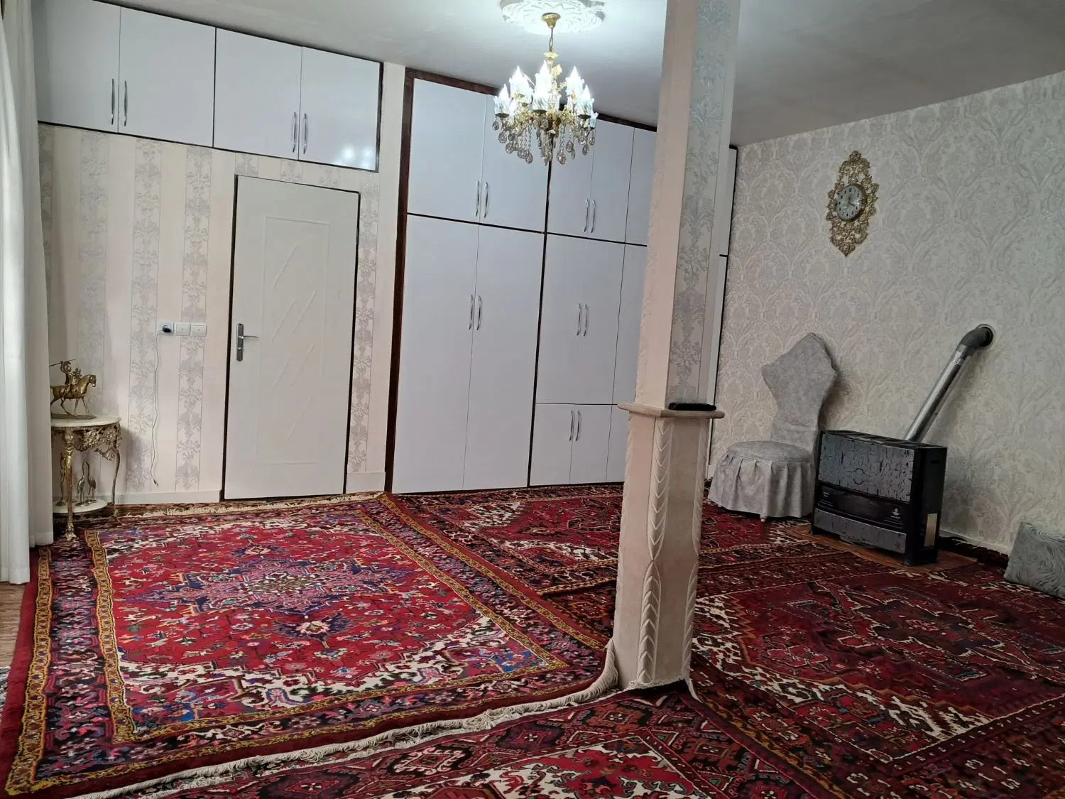 حیاط ۷۱ متری در انقلاب