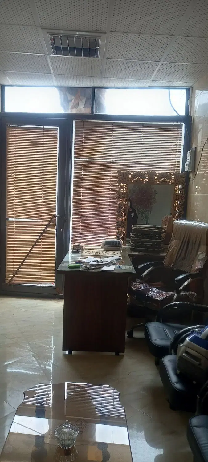 مغازه ۱۸ متری خیابان امام  خمینی رهن واجاره