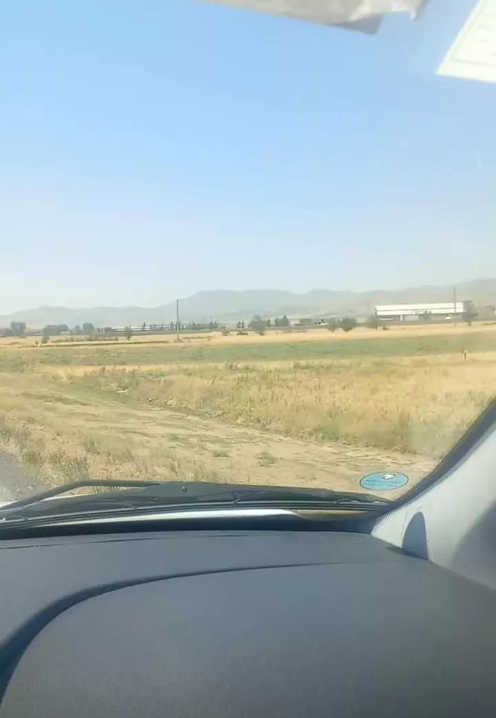 زمین بر جاده همدان ملایر ۲۰ کیلومتری