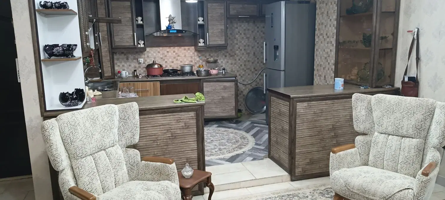 واحد مسکونی بَر خیابان دادگستری