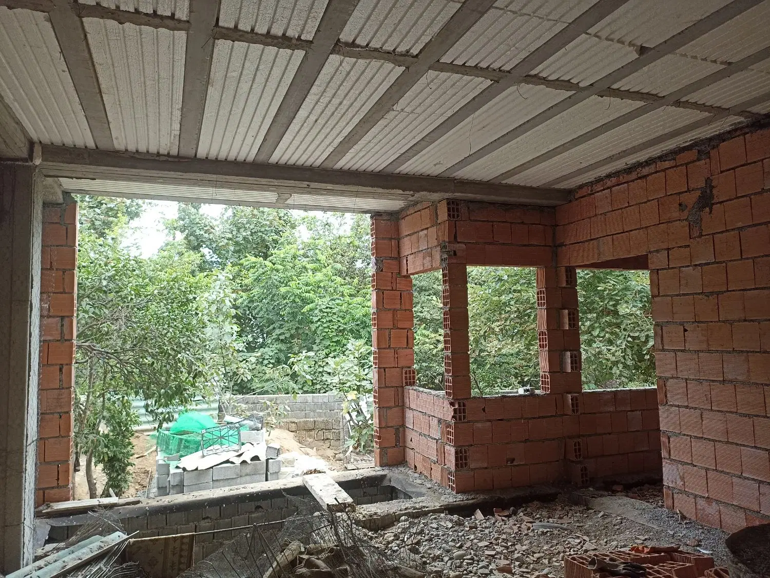 خونه نیم ساخته