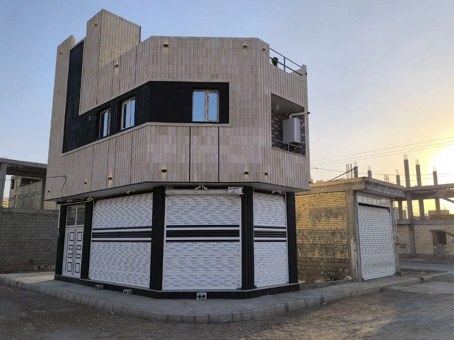 معاوضه فروش ساختمان تجاری فولادشهر کشنده تک ماشین