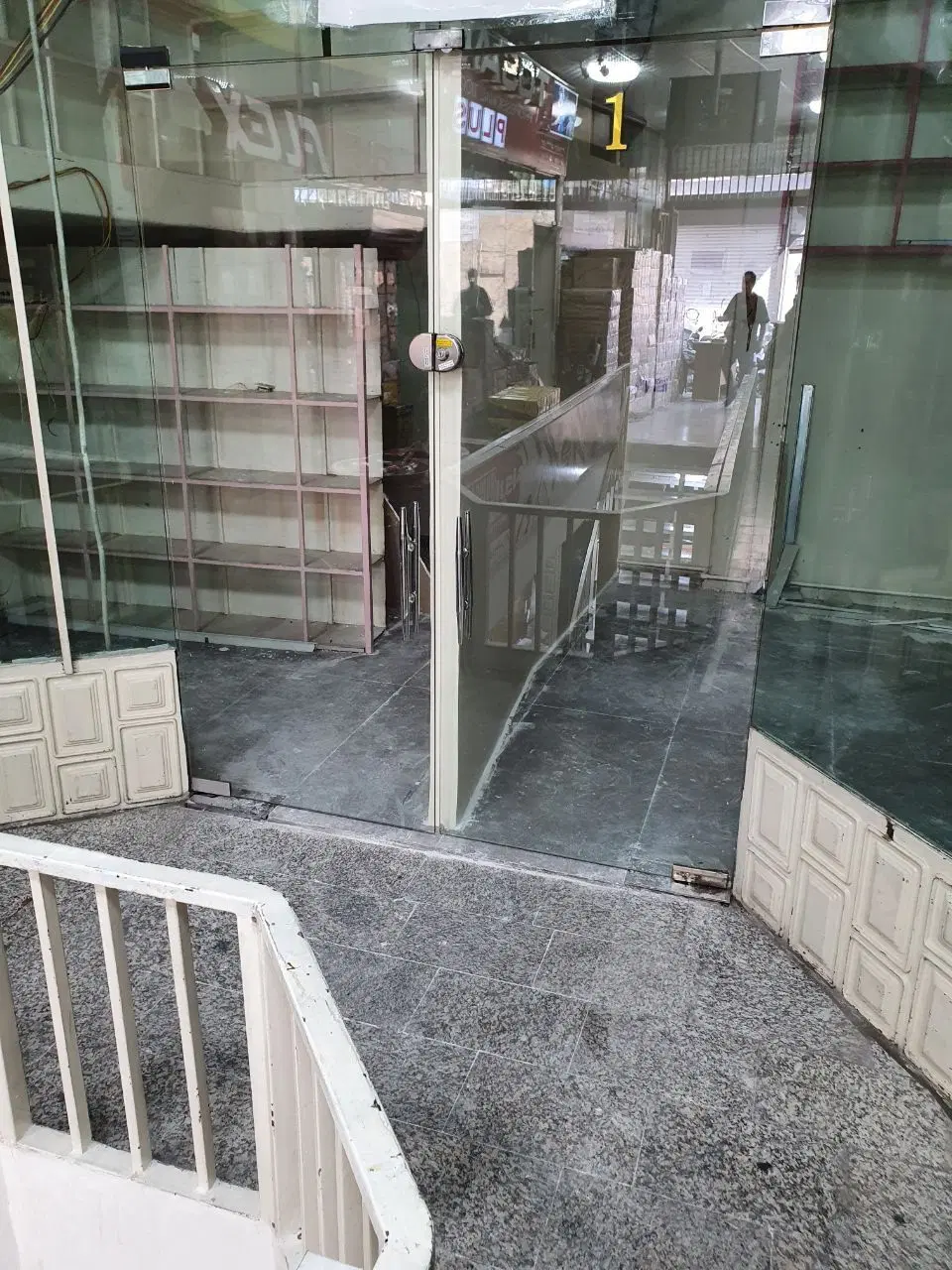 اجاره مغازه ۲۰ متر + ۱۶ متر بالکن خیابان میرزایی