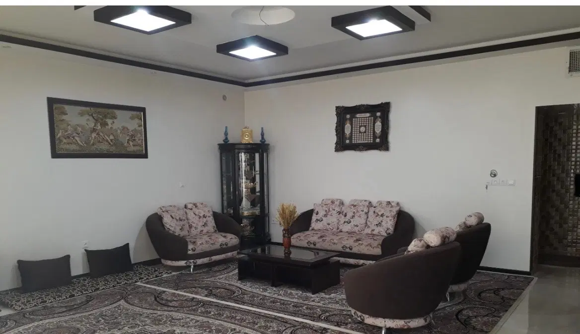 خانه مسکونی پشته