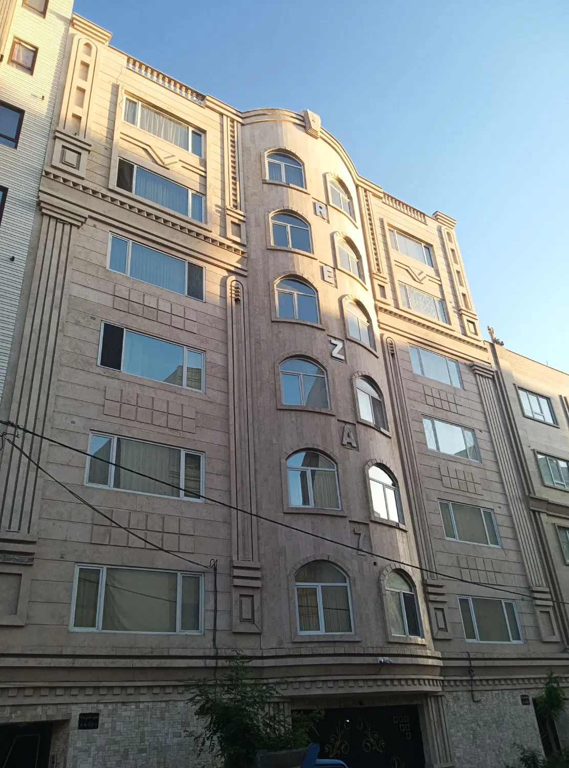 واحد 105 متری