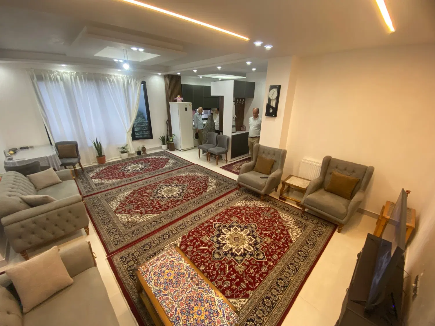 فروش واحد ۹۰ متری ۲ خواب در متحدین