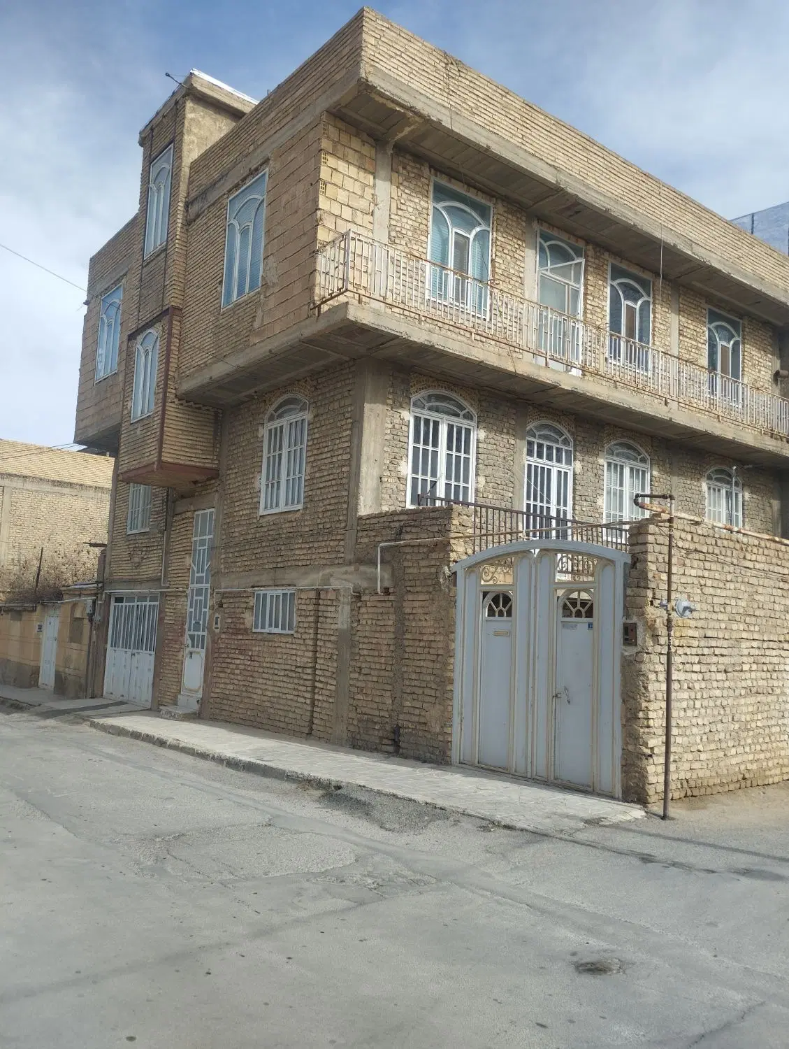 رهن و اجاره آپارتمان طبقه سوم دو خواب