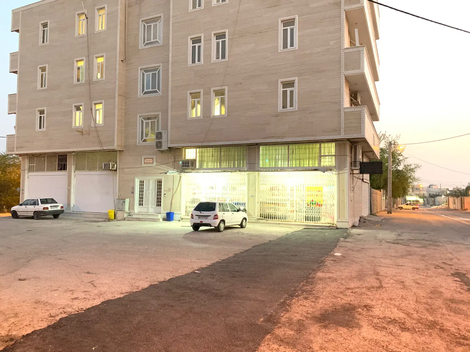۳۷متر مغازه _ کنگان مدرس شرقی فرعی سوم