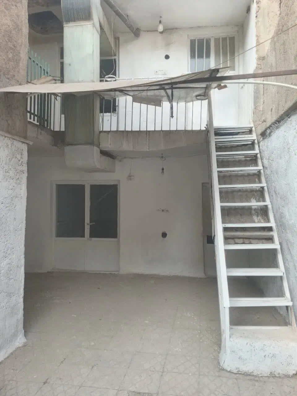خانه حیاط دار دربست