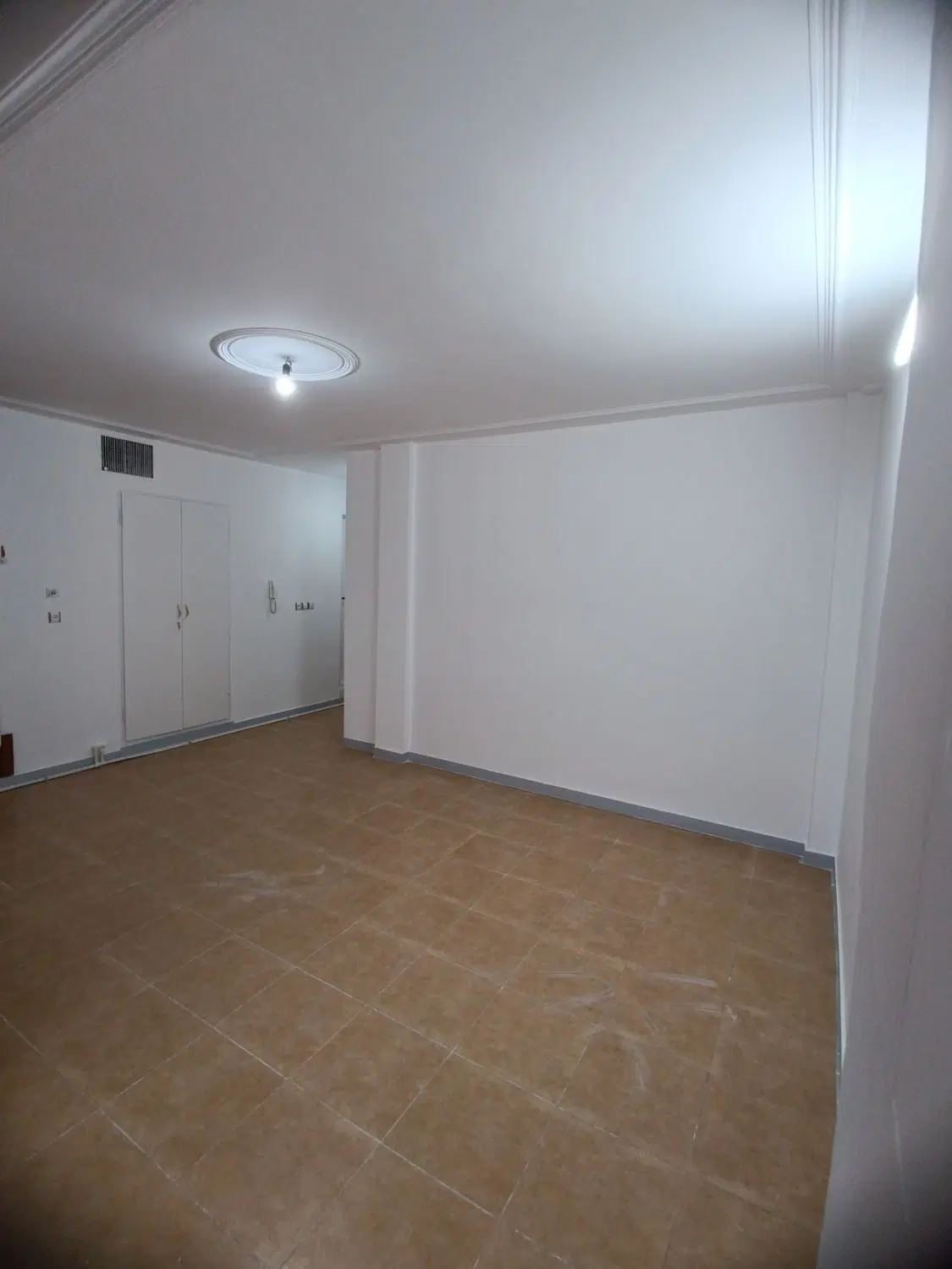 آپارتمان 64 متری_پارکینگ دار_ رو به نما(پشت بیمه)