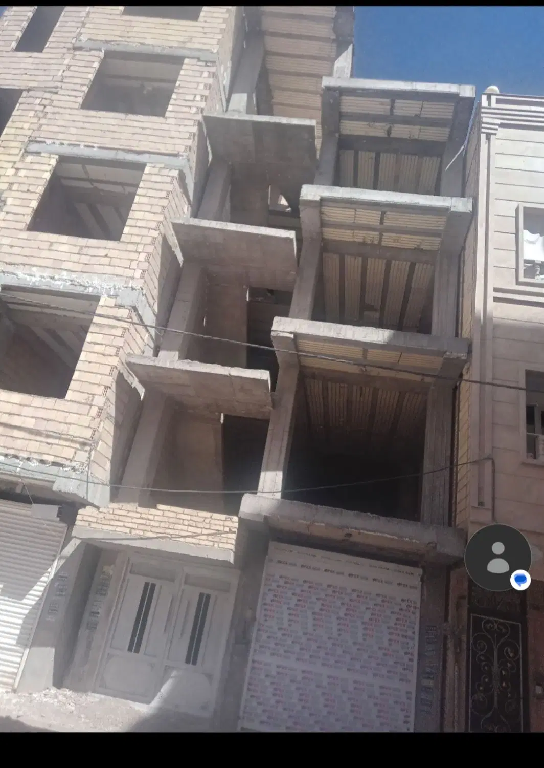 خانه نیمه کاره با پارکینگ