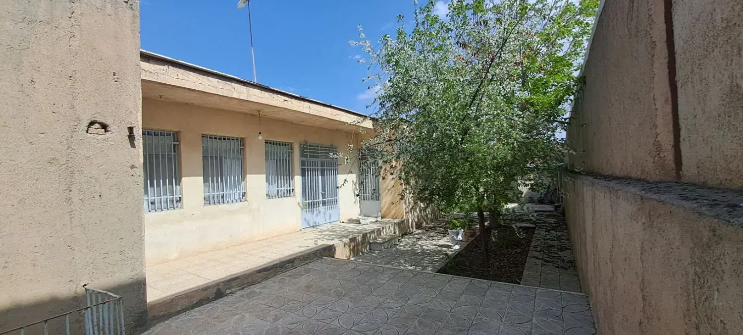 ملک فروشی