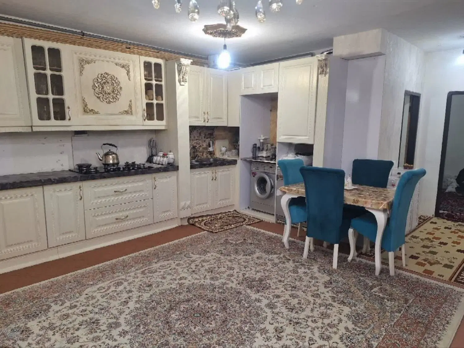 سهندساران،  طبقه همکف