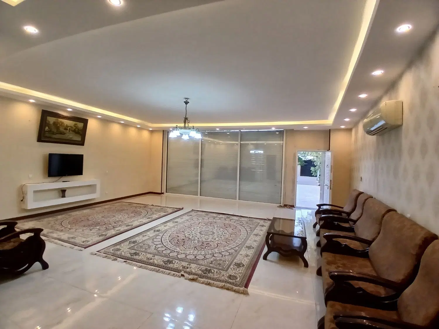 باغ کبوتراباد ۴۷۰ متر لوکس فول فرنیش