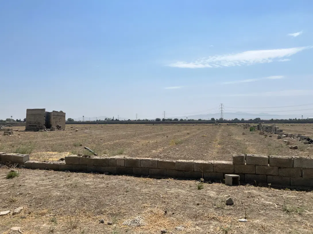 زمین محصور ۲۰۰۰ متر روستای قنبرآباد هشتگرد