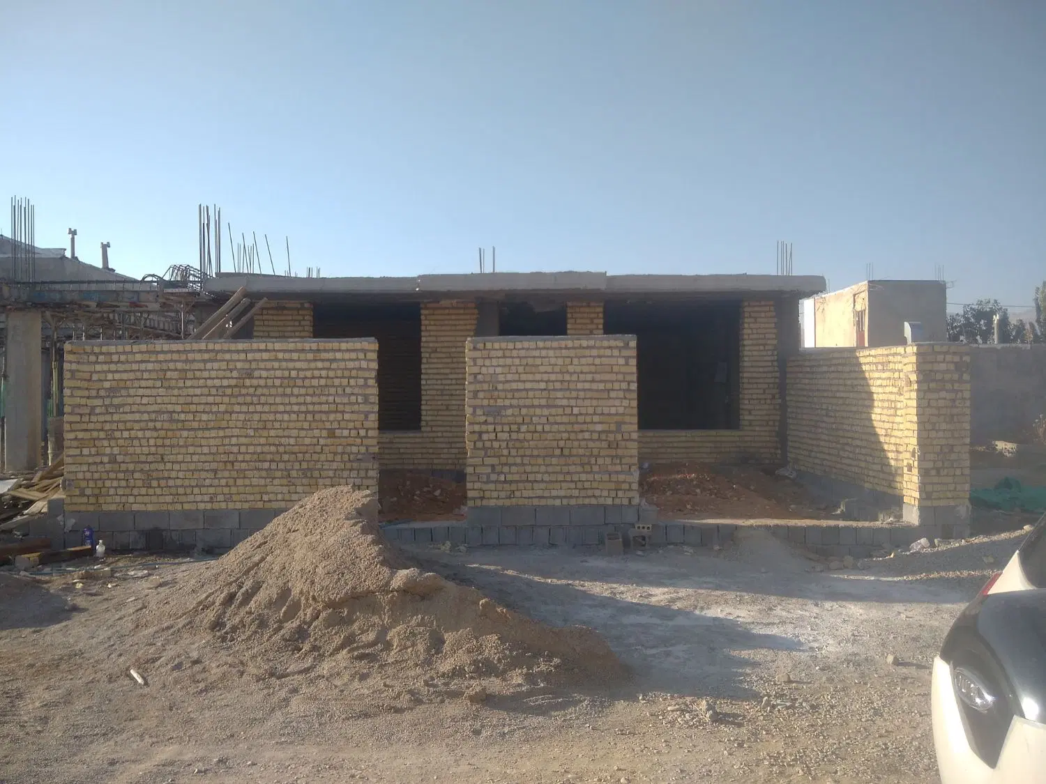 خانه نیمه کاره واقع در سرابتاوه