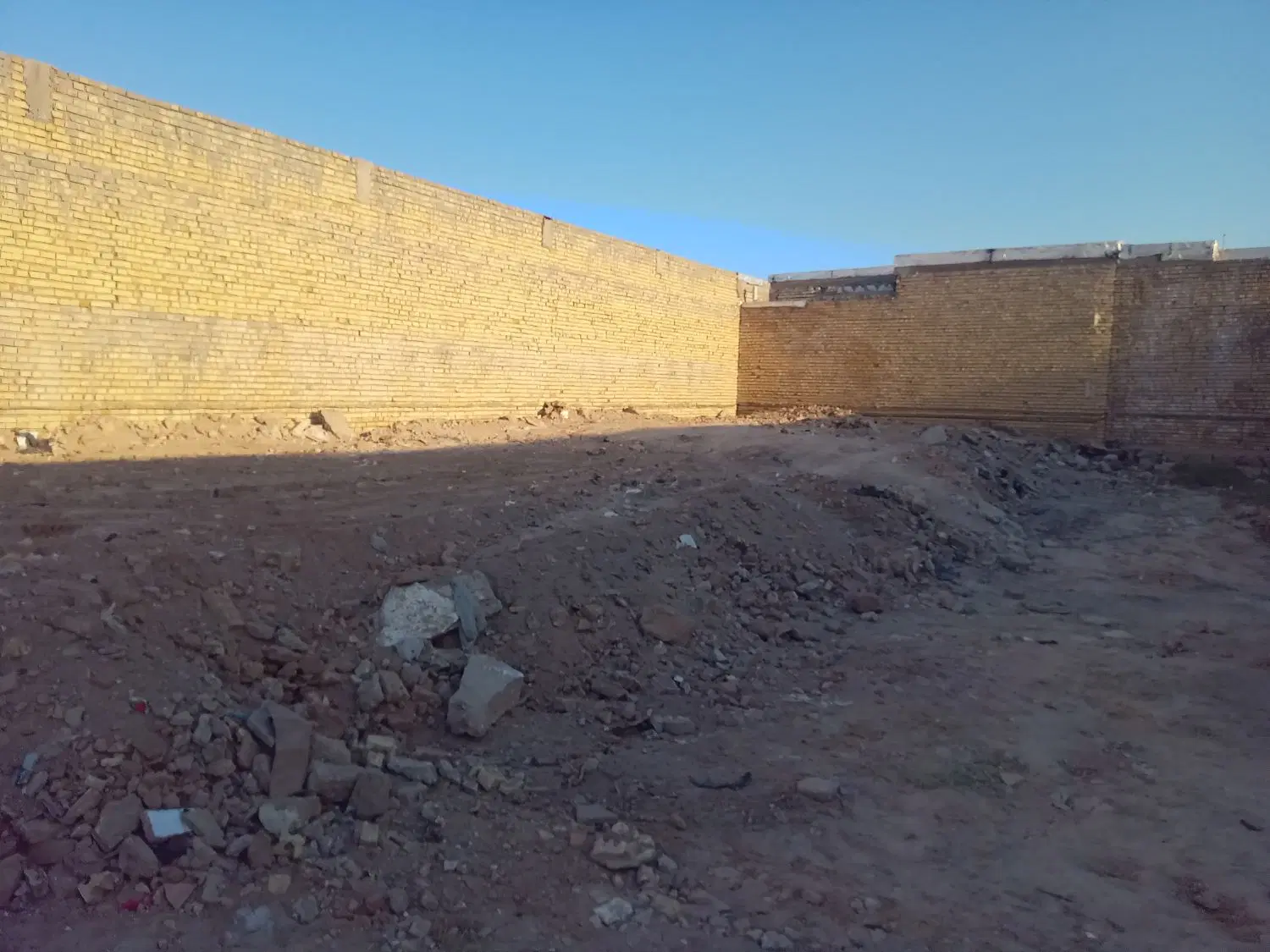 زمین در مندلی خیابان کروشات ۳