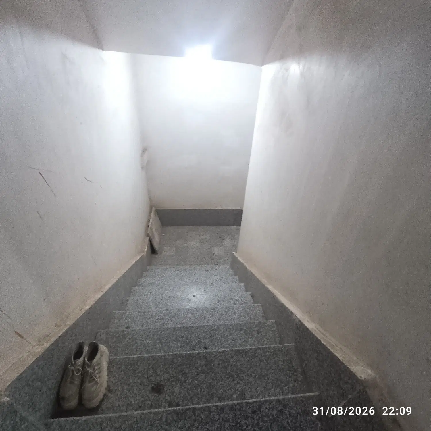 خانه آپارتمانی ۱۰۰ دستگاه ۸۵ متر