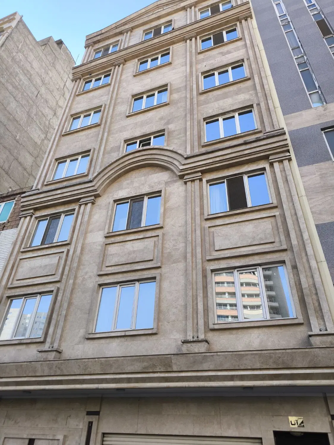 آپارتمان در خیابان آسمان تبریز
