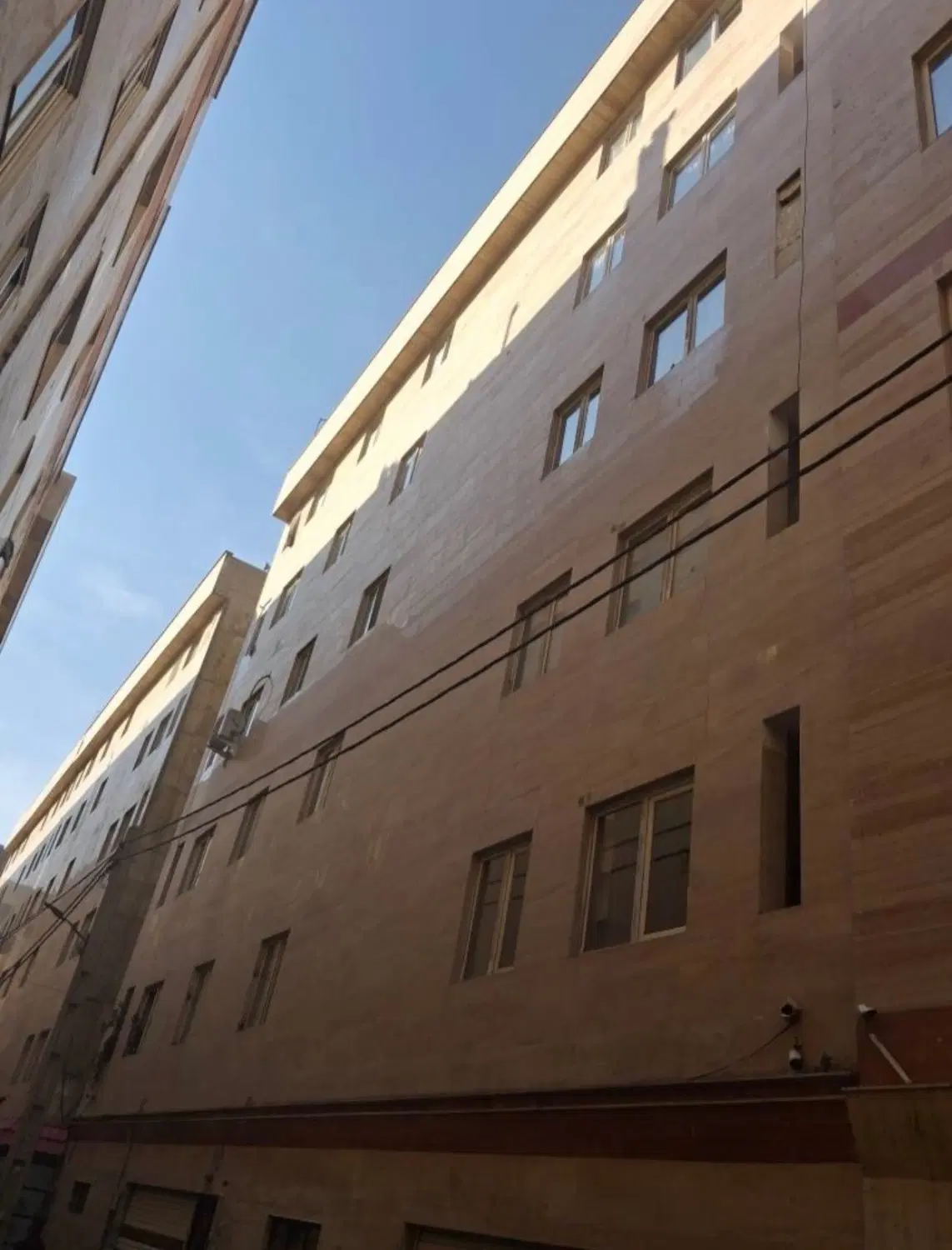 آپارتمان_۷۰متر_اسانسور_عروسک
