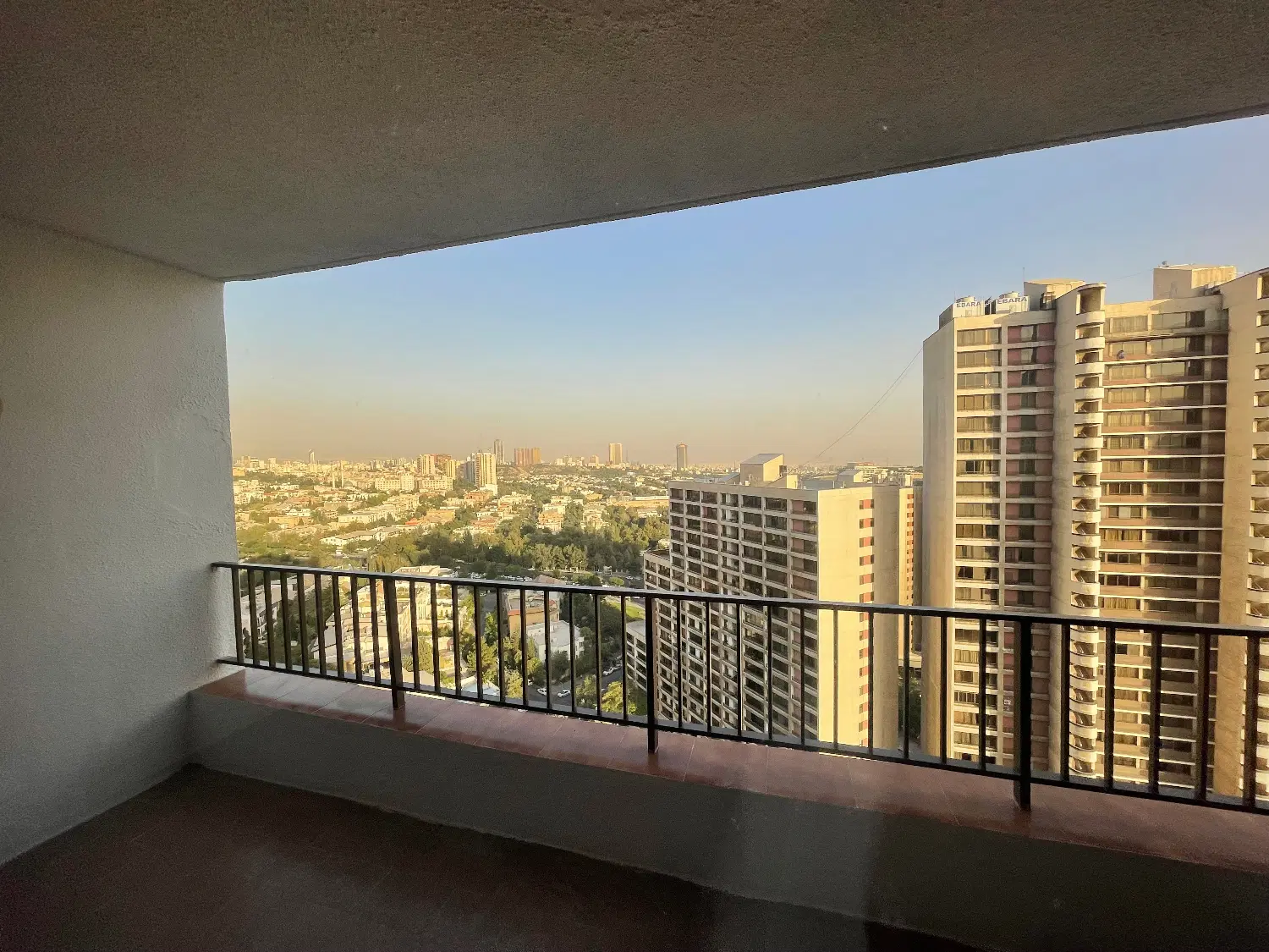 برج شاهگلی ۱۳۰ متر ۲ خواب طبقات بالا