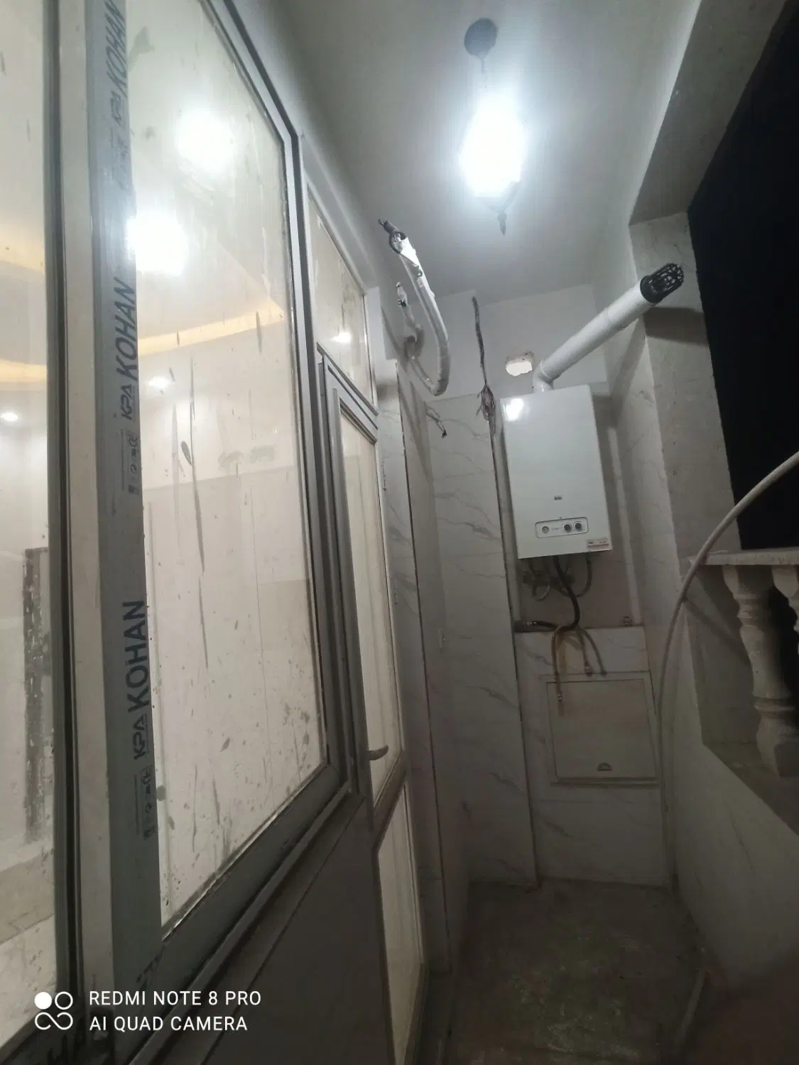 آپارتمان طبقه اول حاشیه ده محدود خاکستری