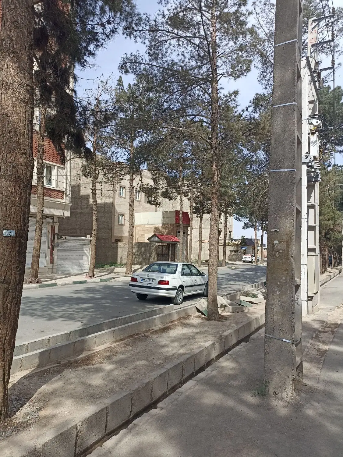 زمین مسکونی بر خیابان اصلی