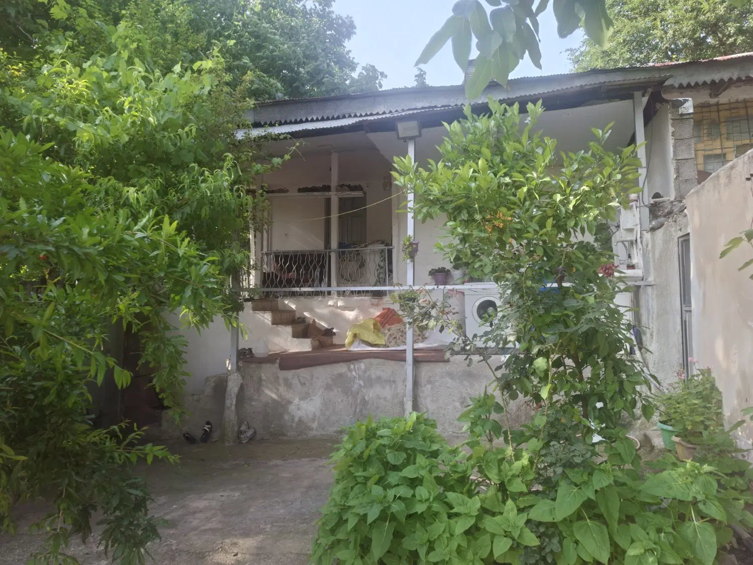 خونه ویلایی همراه با زمین