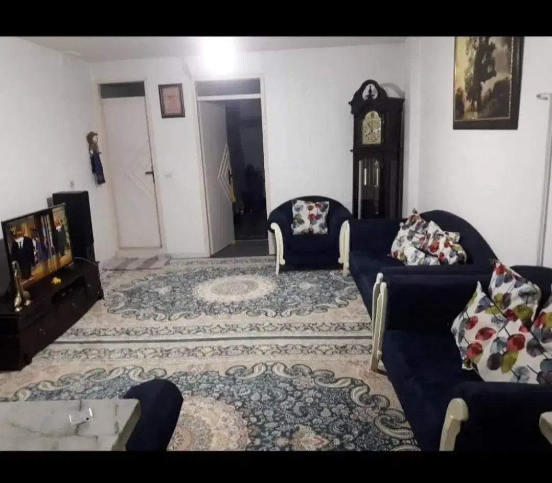 واحد ۶۰ متری سر ۴۵ متری گلشهر . مالک هستم