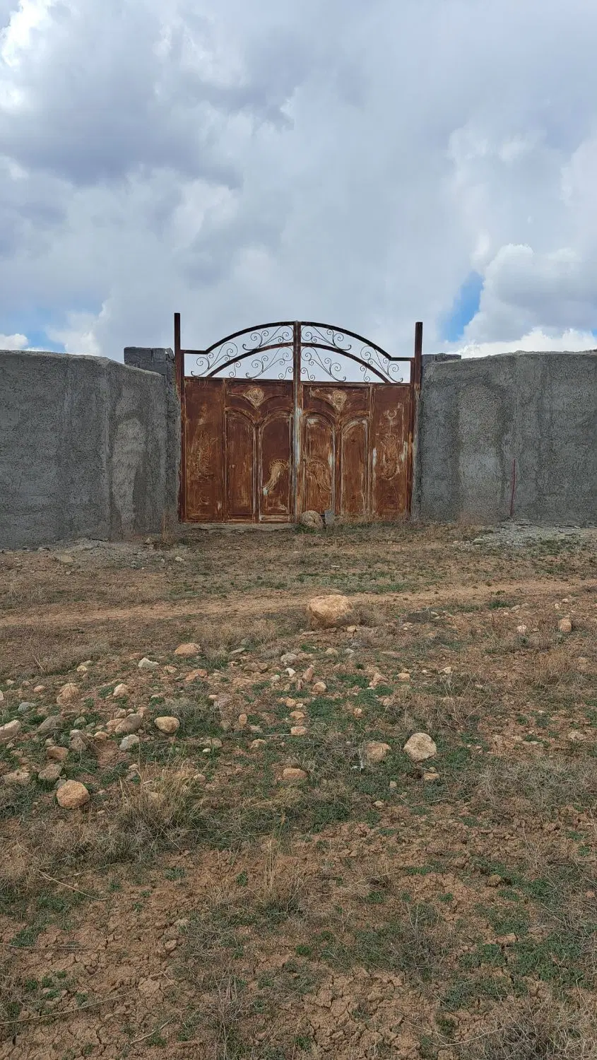زمین چهار دیواری شده با درب متراژ ۵۳۳متر