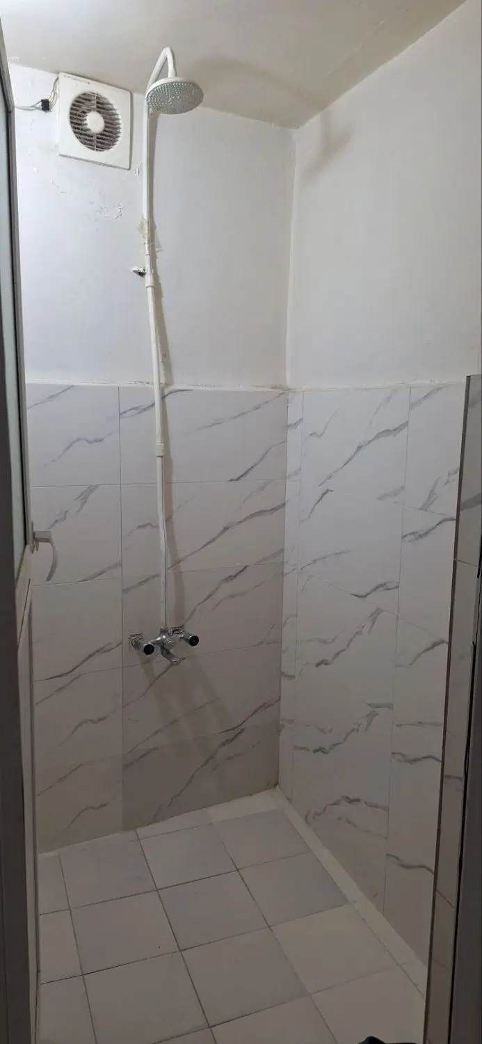 حیاط اجاره بر خیابان لاله
