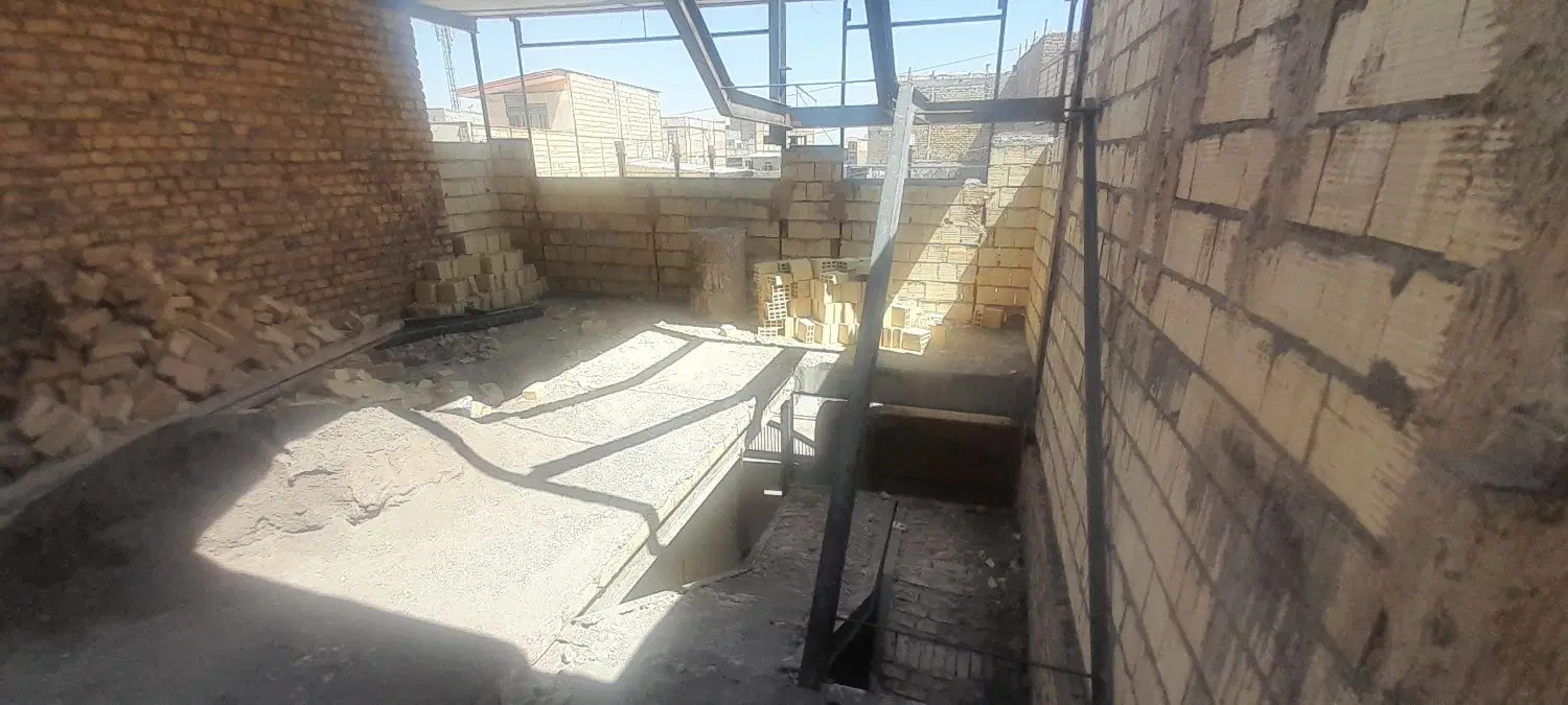 منزل نیمه کاره جلو قواره
