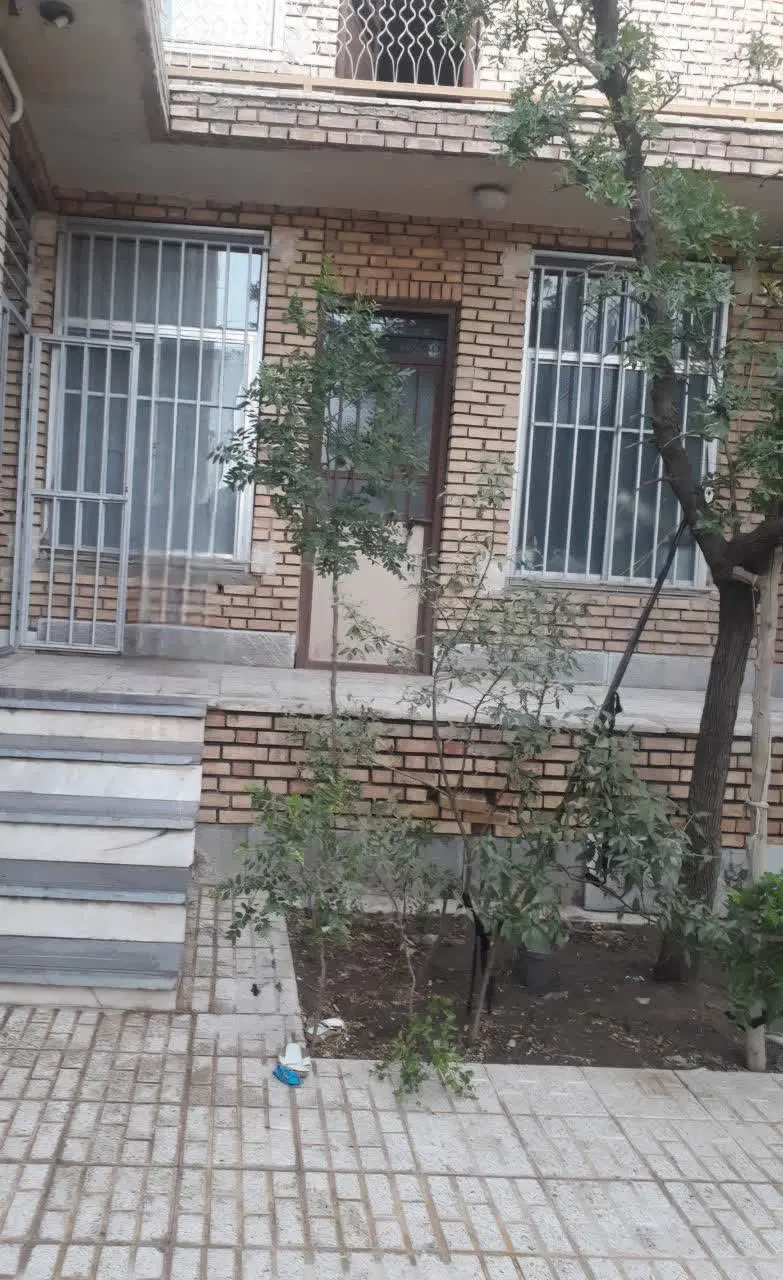 دو طبقه ویلایی مسکونی