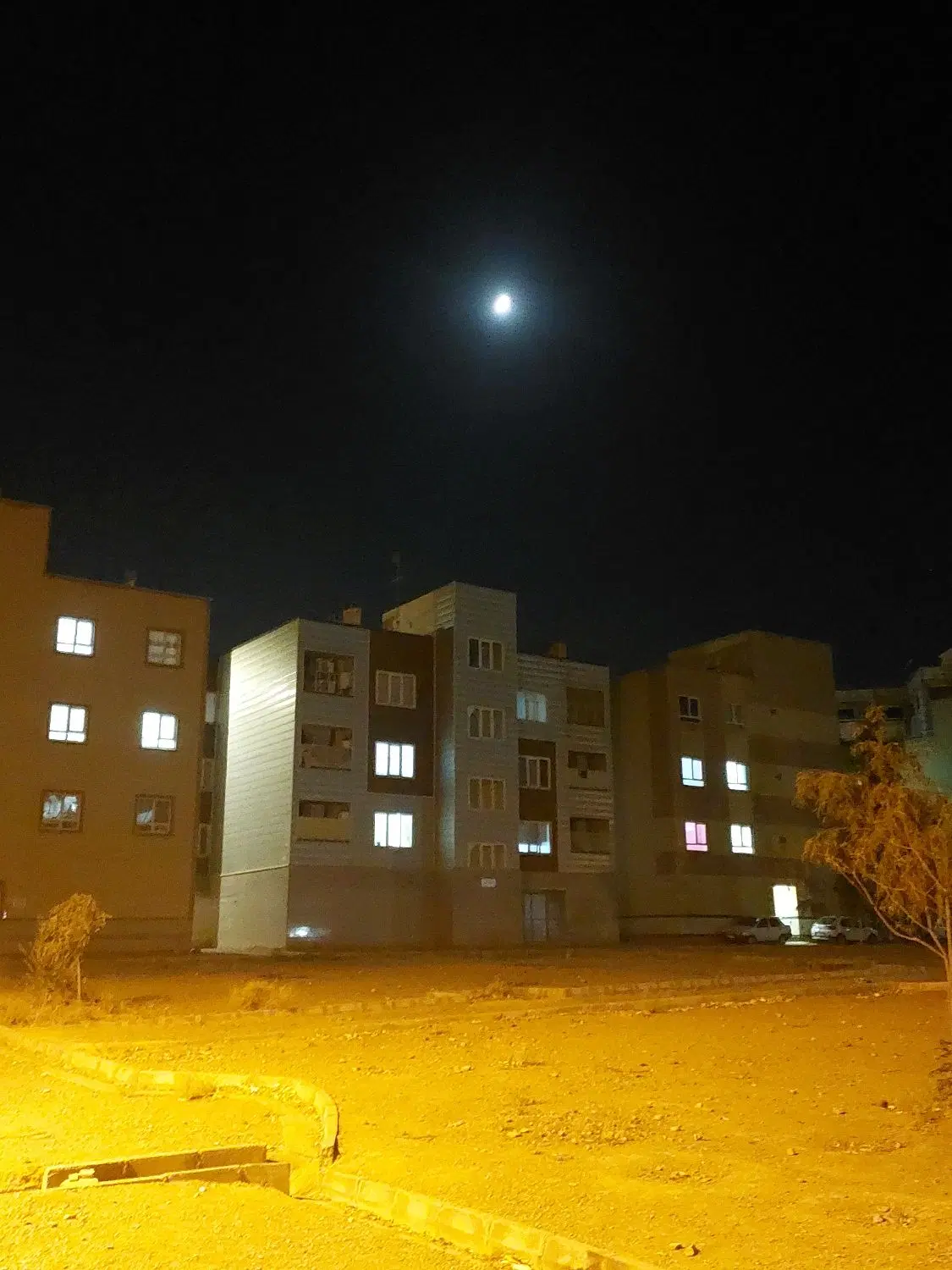 یه واحد شیک و توی یه مجتمع آروم